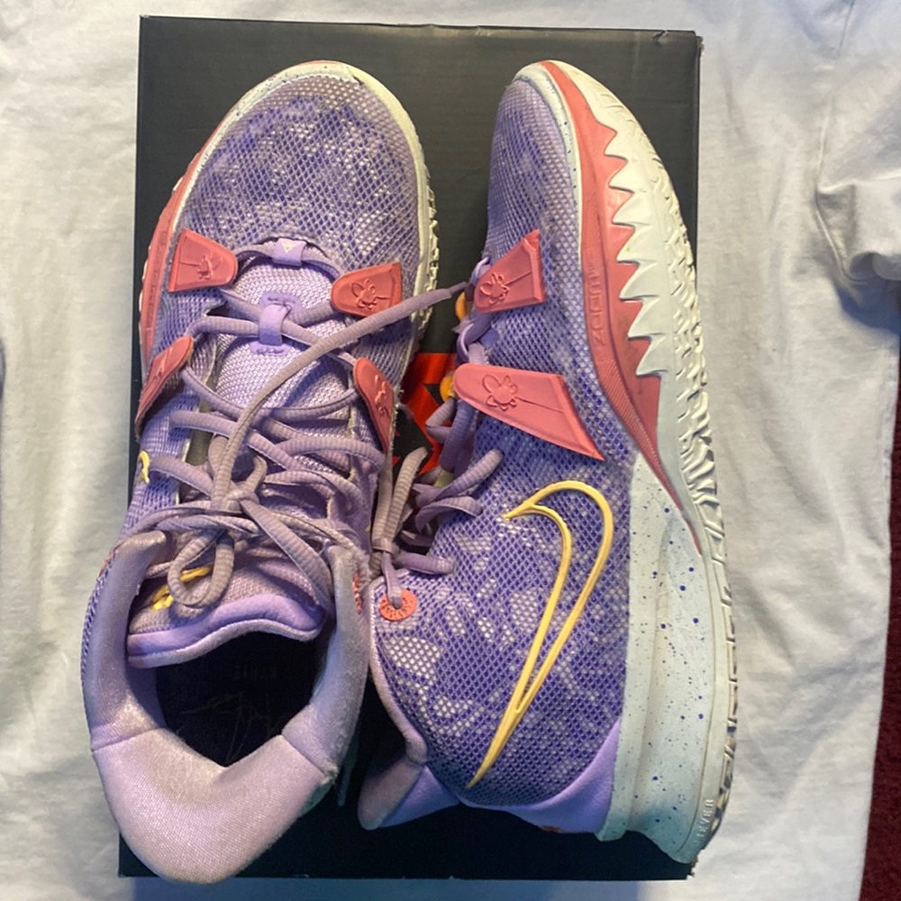 Kyrie 7 Men size 9.5